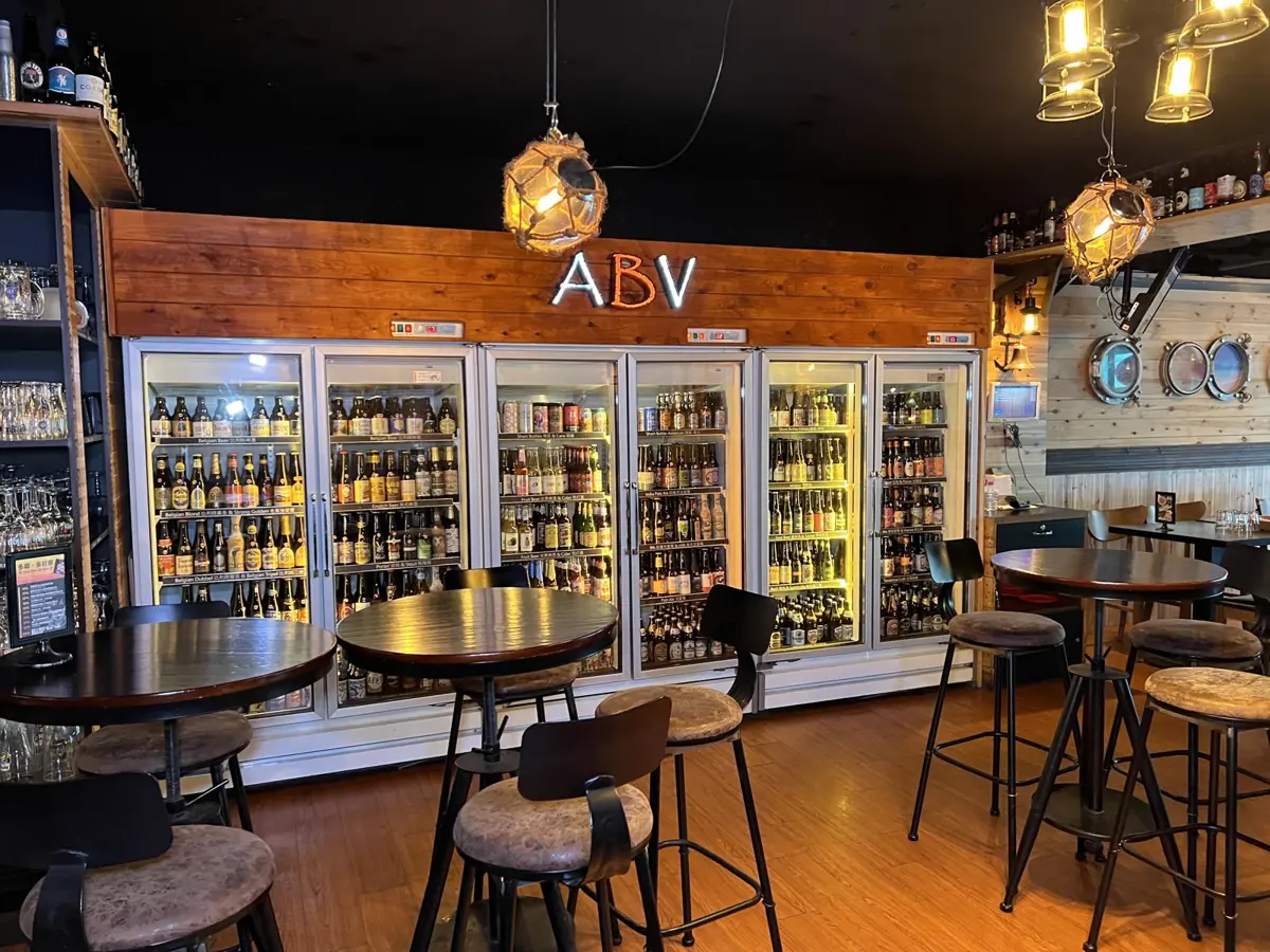 ABV 加勒比海餐酒館 忠孝店 店內酒櫃