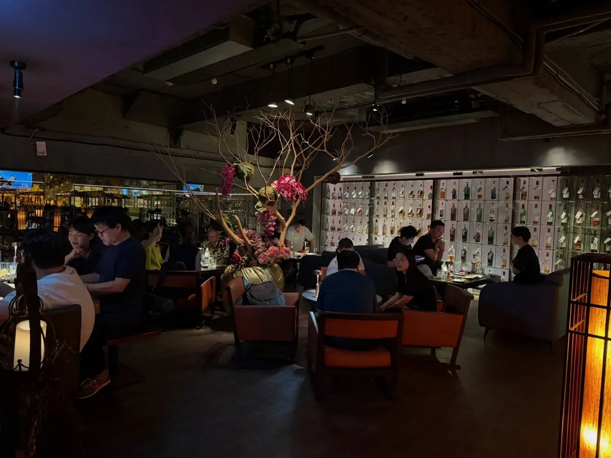 異塵CELLAR LOUNGE BAR 座位區