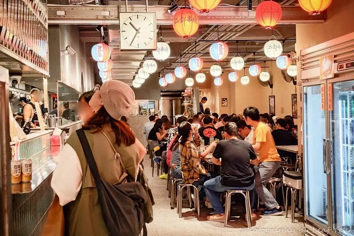 品都串燒攤 忠孝店內