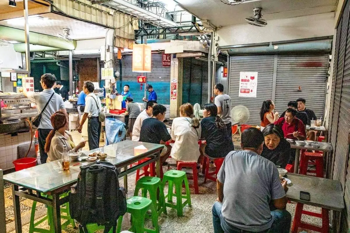 榮盛米糕 市場用餐區