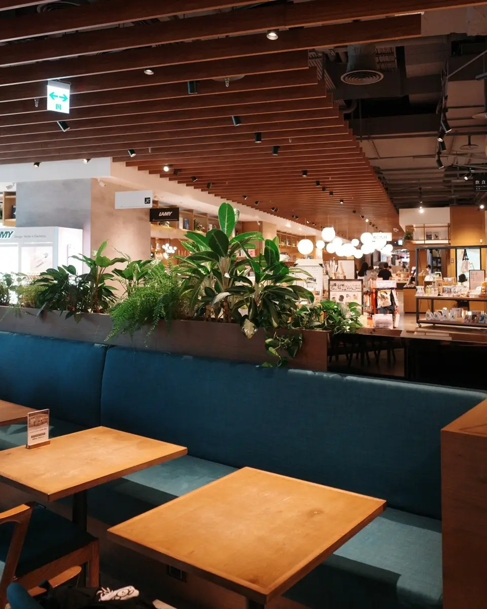 TSUTAYA BOOKSTORE 南港店 座位區